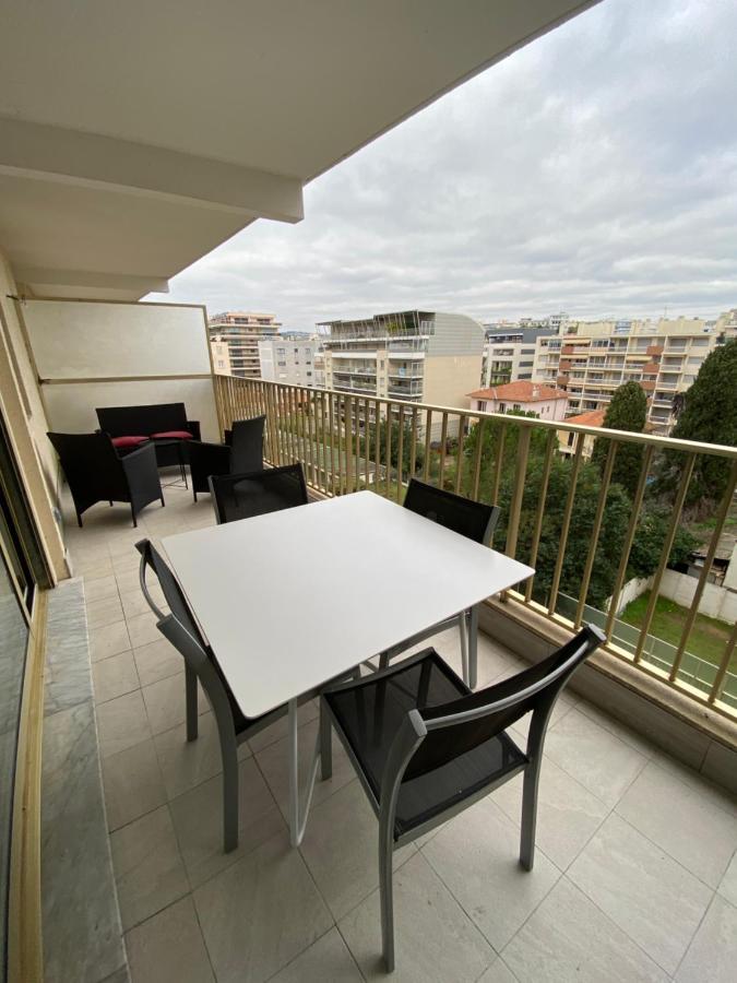 Superbe appartement rénové à neuf à 100m de la mer Juan-les-Pins Extérieur photo